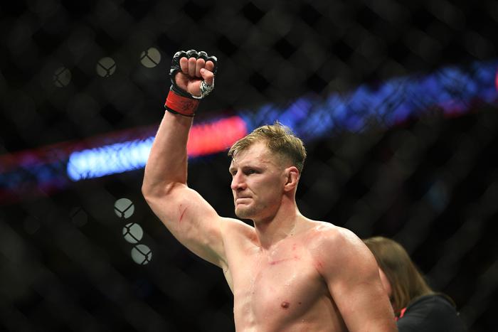 Победа одного русского богатыря над другим в UFC привела к конфликту