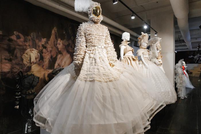 Пески далёкой Дюны и история Жанны д’Арк стали пышными платьями