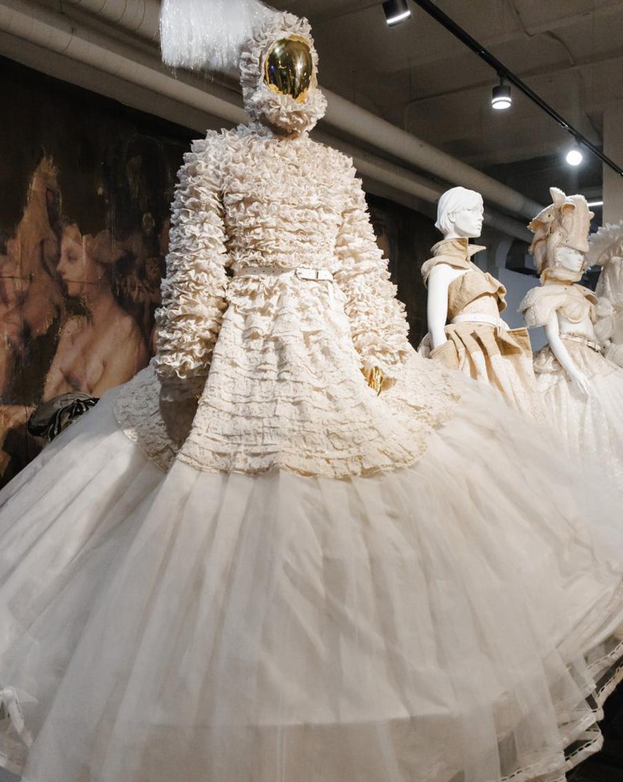 Пески далёкой Дюны и история Жанны д’Арк стали пышными платьями