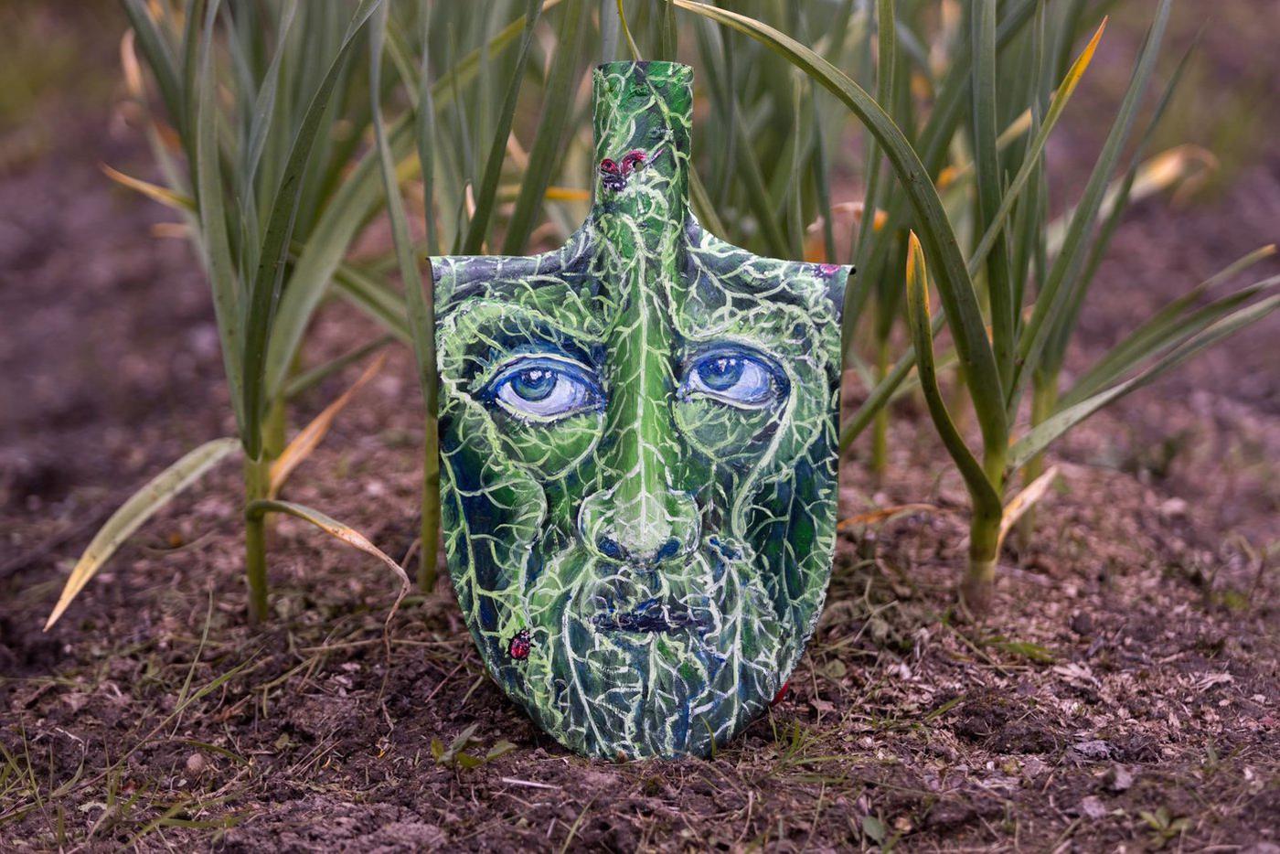 Павел Бажов — великий уральский сказитель,  страстный садовод и огородник, любитель хрена и «веселого огорода». 