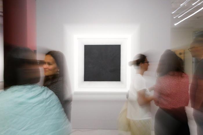 "Чёрный квадрат" Малевича превратился в мусор на выставке в Москве