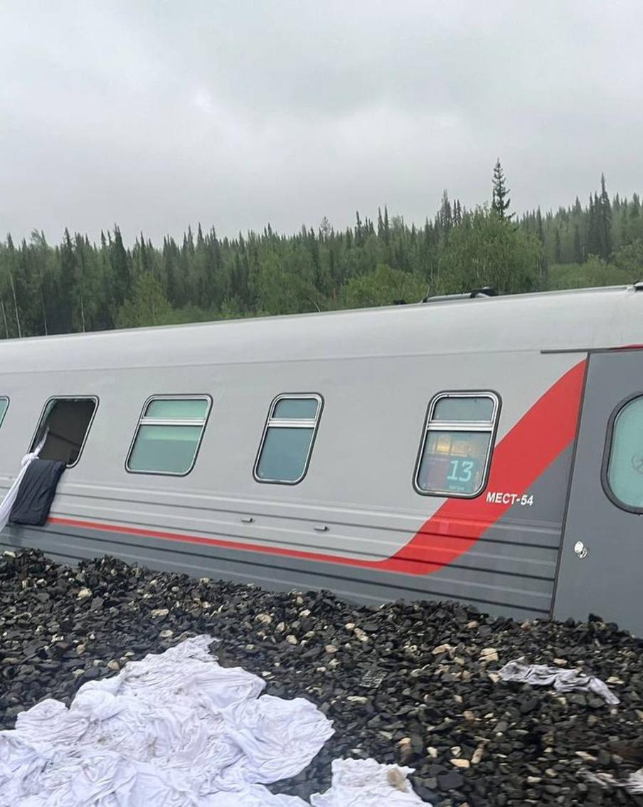 В РЖД заявили, что восстановили железнодорожное движение после произошедшего в Коми схода поезда