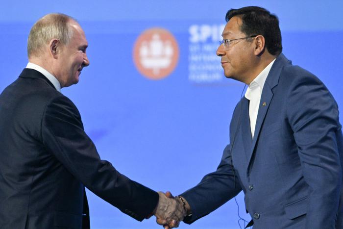 Одной из возможных причин боливийского госпереворота мог стать визит действующего президента в Россию