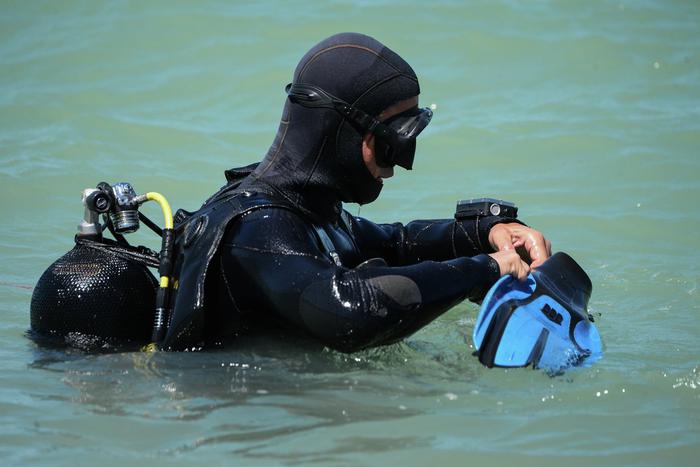 Специалисты МЧС России уничтожили четыре суббоеприпаса в акватории севастопольского пляжа "Учкуевка"