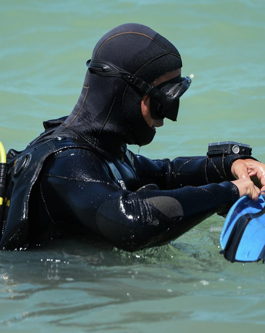 Специалисты МЧС России уничтожили четыре суббоеприпаса в акватории севастопольского пляжа "Учкуевка"