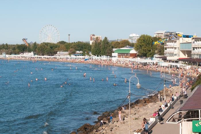 В Анапе экстренно эвакуировали отдыхающих с пляжей из-за угрозы воздушной опасности в городе