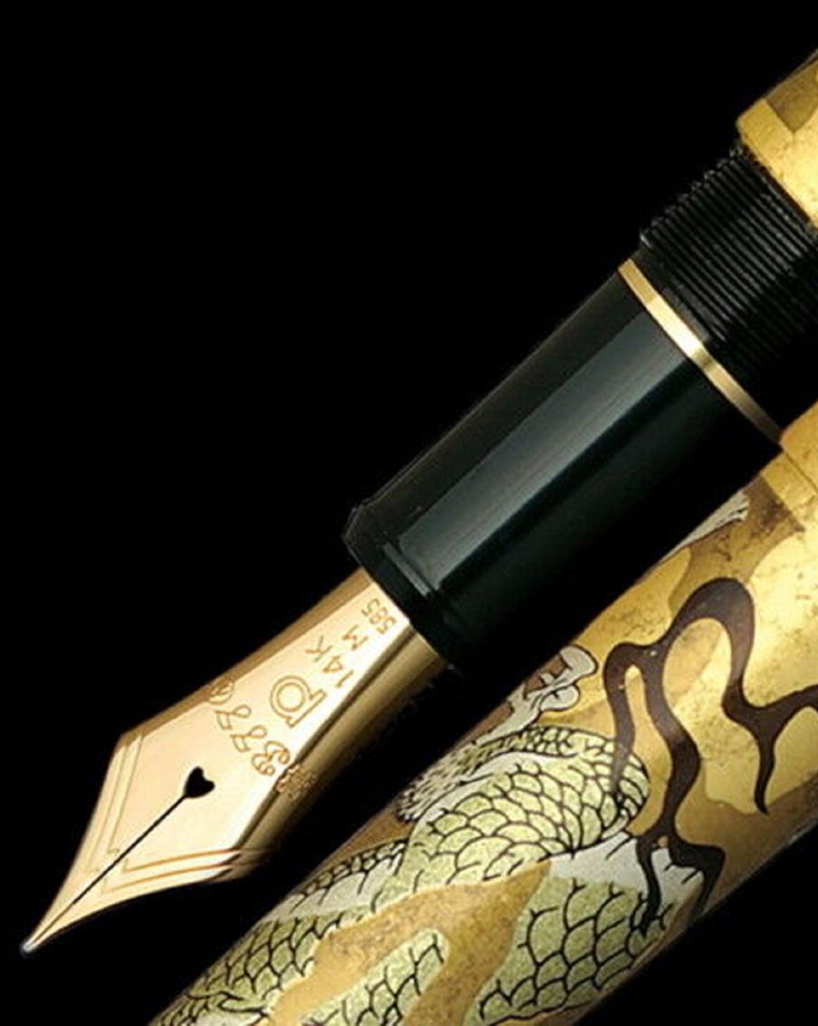 Какой ручкой пишет Владимир Путин? На выставке в усадьбе "Люблино" раскрыли мир перьевых ручек