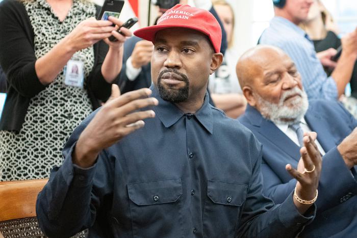 Американский рэпер Канье Уэст якобы прибыл в Москву с необъявленным ранее визитом