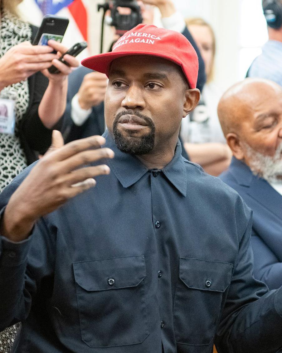 Американский рэпер Канье Уэст якобы прибыл в Москву с необъявленным ранее визитом