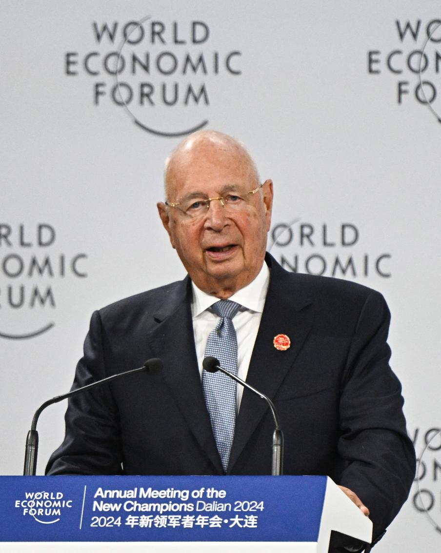 Главу Давосского экономического форума Клауса Шваба обвинили в домогательствах сотрудницы его компании