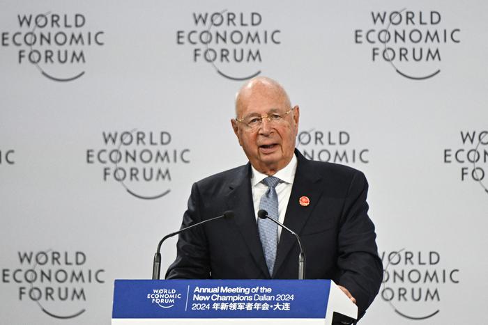 Главу Давосского экономического форума Клауса Шваба обвинили в домогательствах сотрудницы его компании