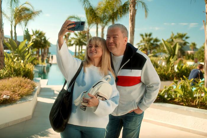 Развод по-русски, мёртвый турок в постели: каким получился сериал с Робаком и Михалковой