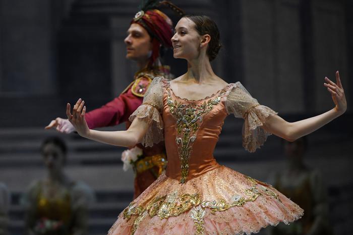 "Даже запах театральной пыли – на всю жизнь!": балерина Ева Сергеенкова рассказала о работе