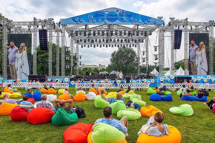 Сергей Собянин представил программу празднования Дня семьи, любви и верности