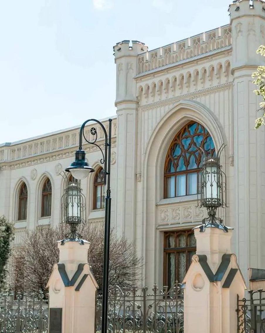 Премия "Золотая маска" завершилась, театральные прогулочные маршруты остались