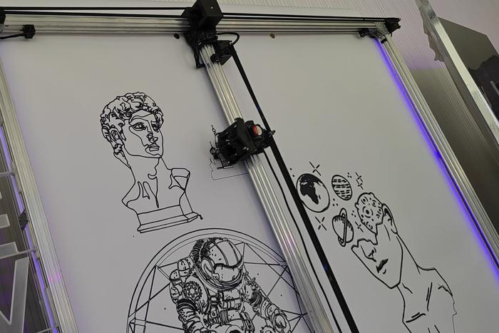 Подведены итоги конкурса "Новатор Москвы": рука Малевича распишет столичные стены и фасады