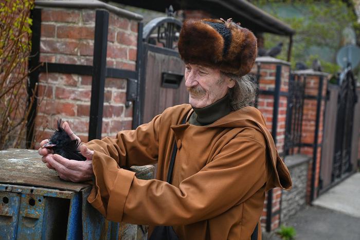 Пенсионер из Владивостока в 73 года стал "Папаней" и завсегдатаем тематических фестивалей