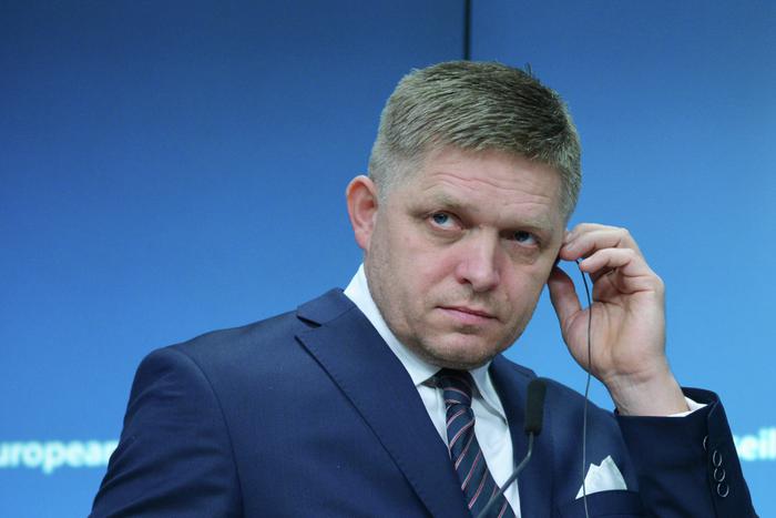 Переживший покушение премьер-министр Словакии выразил поддержку мирным инициативам Виктора Орбана