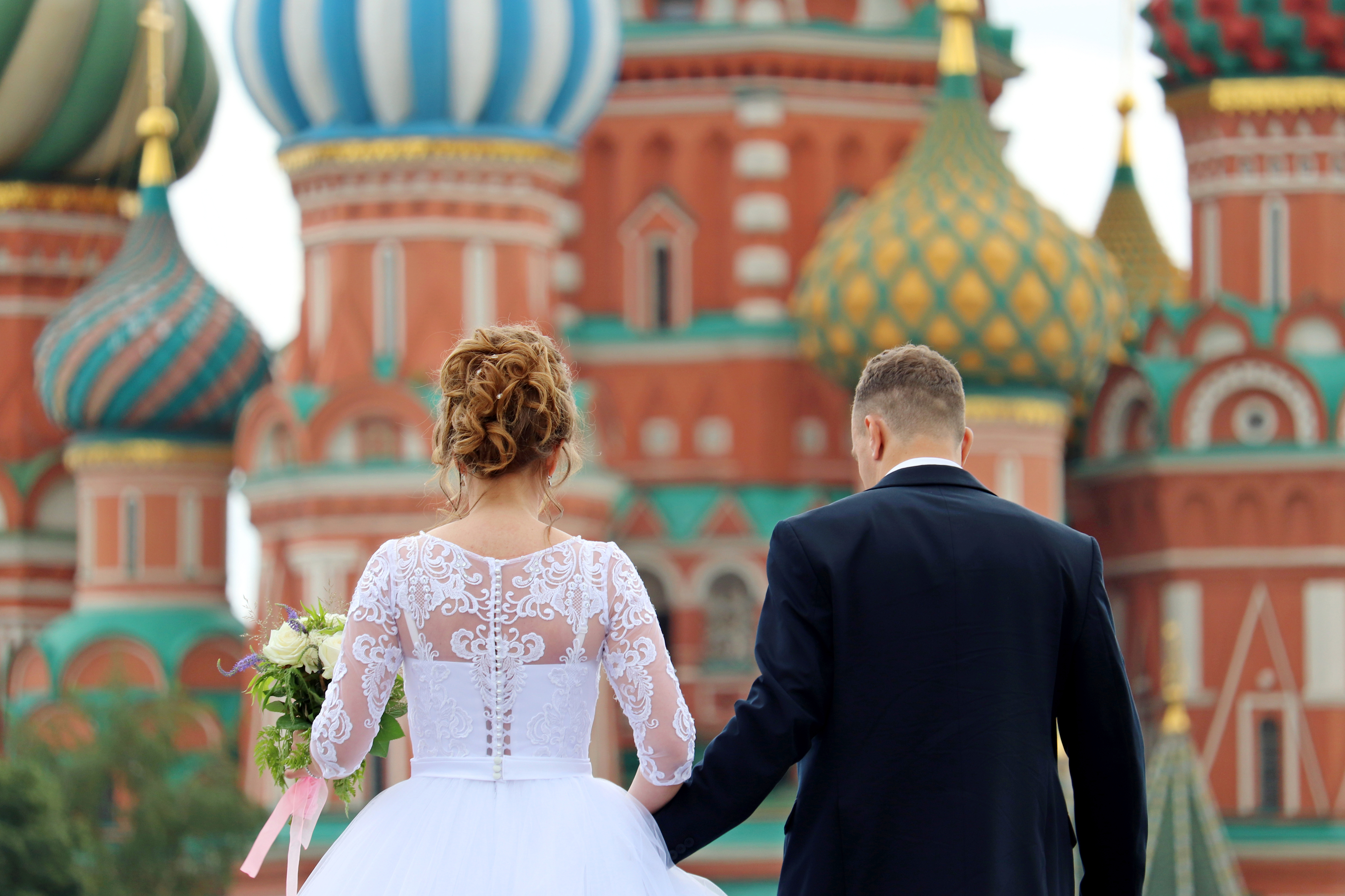 Голуби вьют гнёзда на московских балконах. Чем это оборачивается для хозяев  квартир?