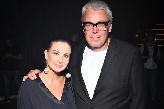 Невероятная осанка и яблоки "симиренко": как Сергей Мазаев и Екатерина Стриженова встретили своих супругов