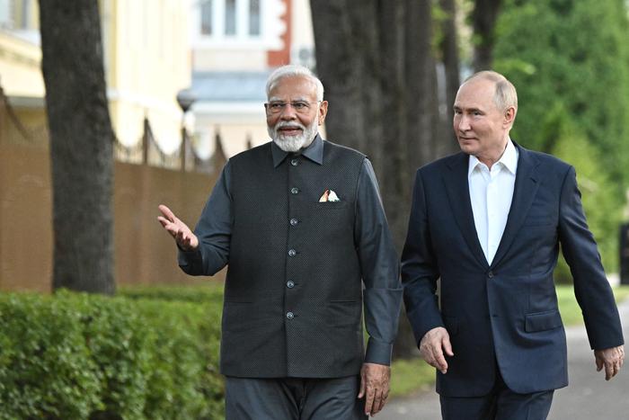 Путин и Моди обсудили Украину, ВС РФ взяли под контроль село Яснобродовка в ДНР: хроника очередных событий украинского кризиса