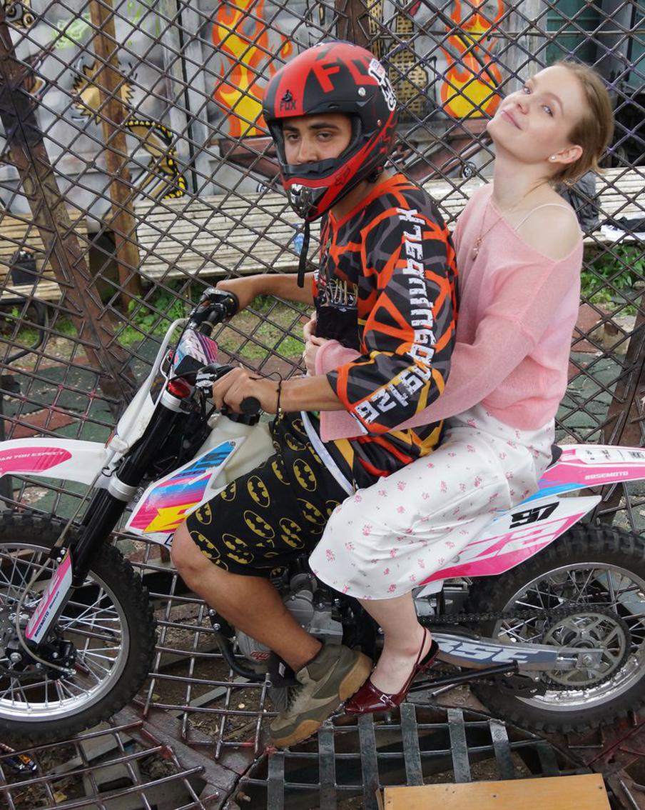 Каскадёр на каблуках: журналист Metro прокатилась на легендарном советском аттракционе