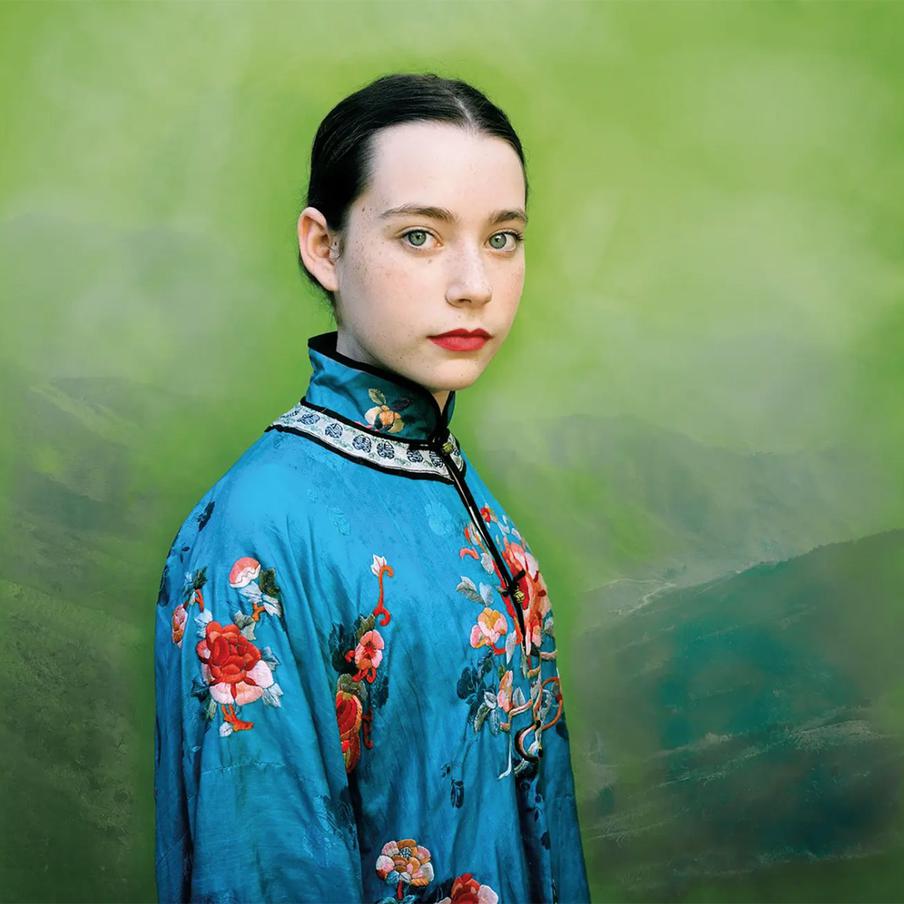 Главный приз."Возвращение к красоте"Это портрет из серии, вдохновлённой работами Поля Деларош, Тимофея Строганова, Джона Сарджента, Джеймса Уистлера, Дэвида Хокни и портретами, созданными в середине ХХ века многими анонимными художниками / Алин Смитсон, США"