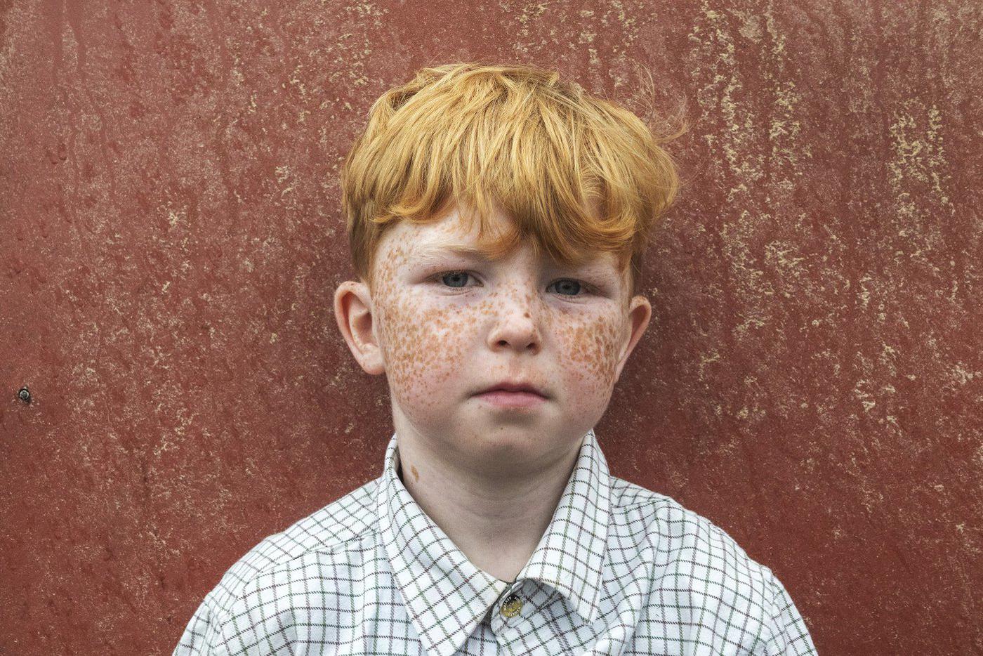 "Майли, Голуэй, Ирландия, 2023"Портрет рыжего мальчика из серии фото жителей Ирландии / Джозеф-Филипп Беллиар, США/Франция 