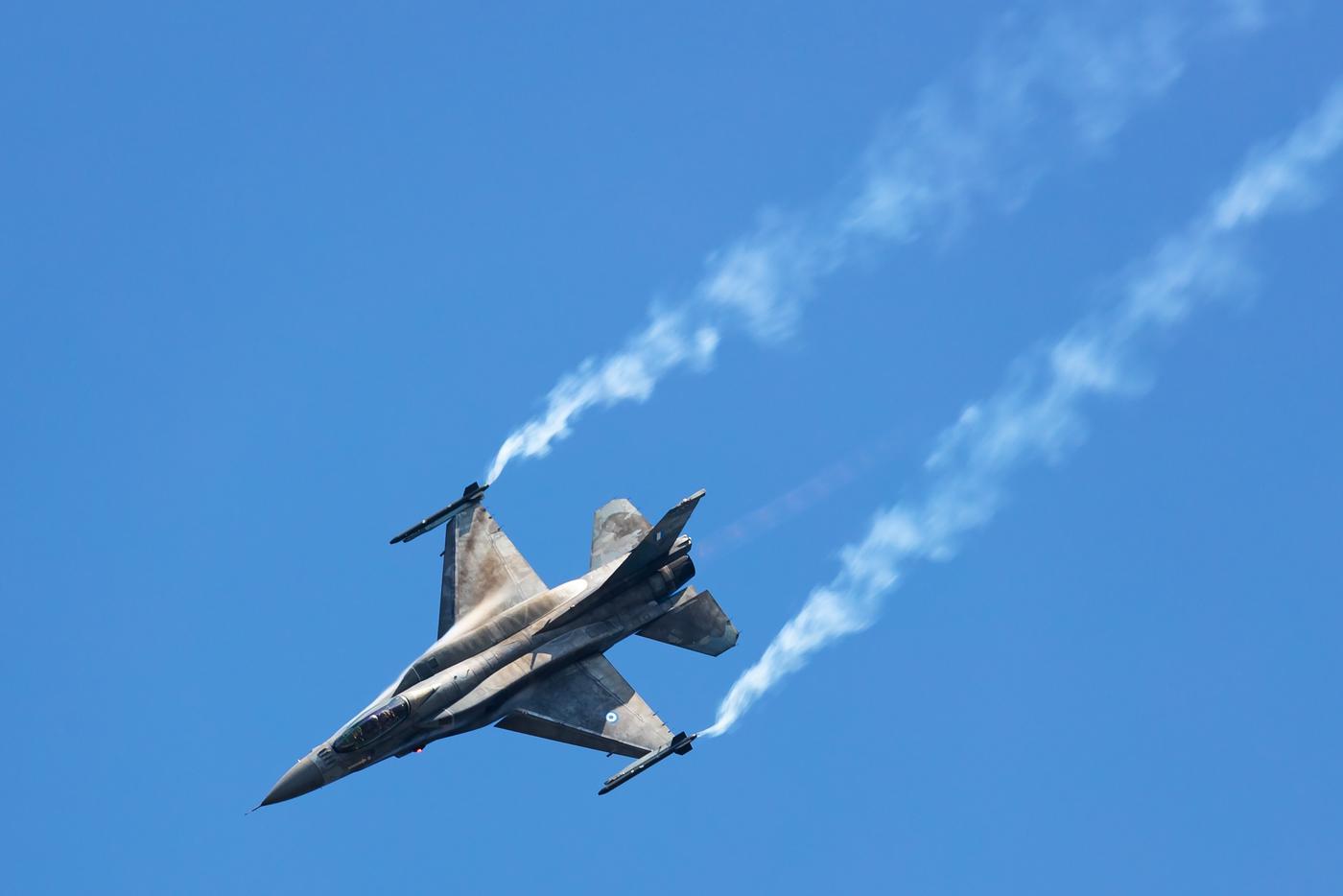 Норвегия направит восемь истребителей F-16 Украине