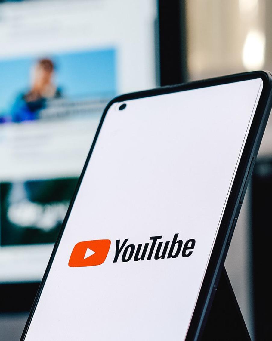 YouTube заблокировал более 80 российских каналов, сообщил Роскомнадзор