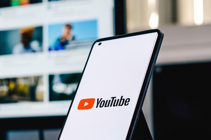 YouTube заблокировал более 80 российских каналов, сообщил Роскомнадзор
