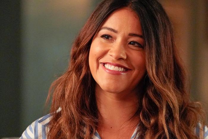 "Окружаю себя людьми, которые лучше меня". Metro поговорило с актрисой сериала "Ещё не мертва" Джиной Родригес