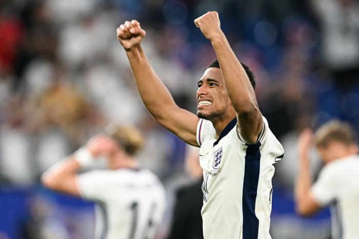 Испанцы и англичане поборются за главный трофей Евро