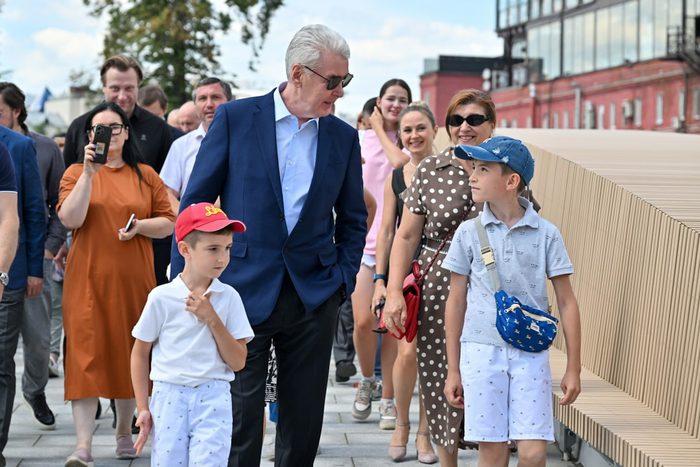 Пешеходный мост появился между парком "Музеон" и Болотной набережной