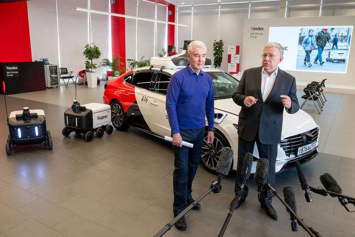 Собянин осмотрел инженерный центр автономного транспорта в Москве