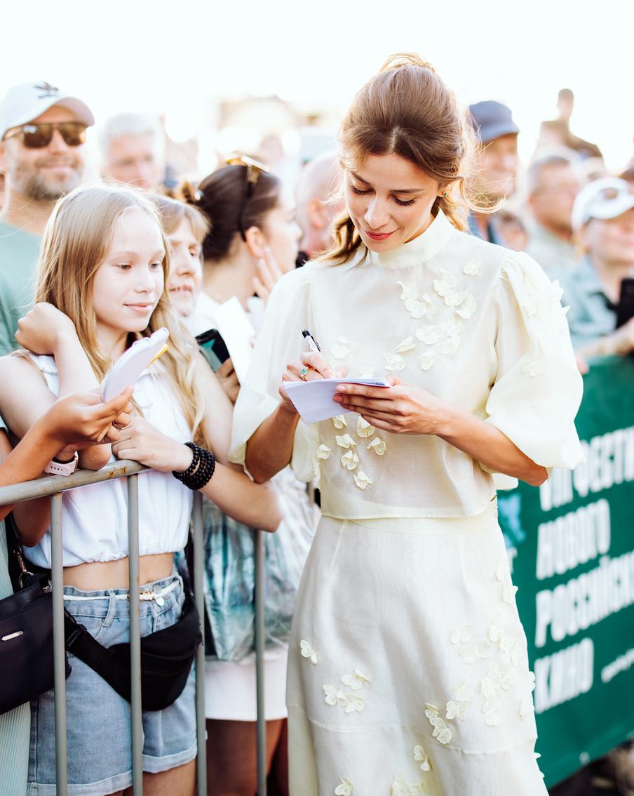 Сказочные звёзды съехались в Нижний. Открылся VIII фестиваль нового российского кино "Горький fest"