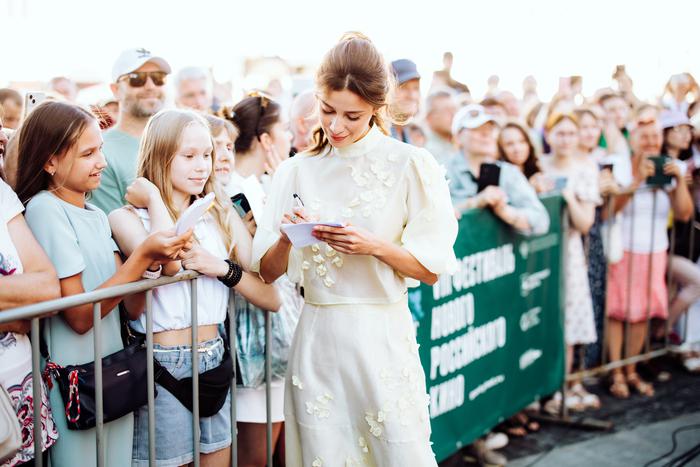 Сказочные звёзды съехались в Нижний. Открылся VIII фестиваль нового российского кино "Горький fest"