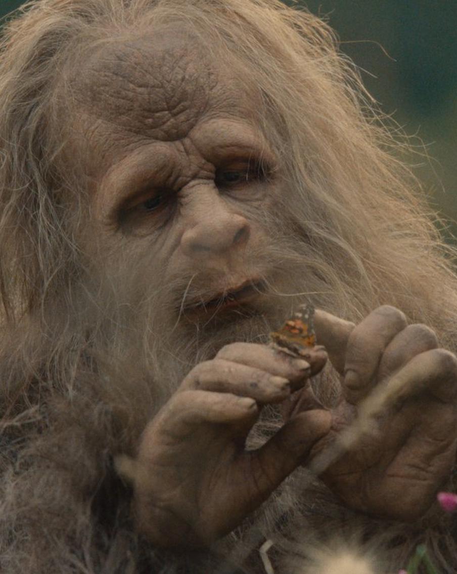 Доисторические существа живут среди нас: в этом уверены создатели картины "Лохматые предки"