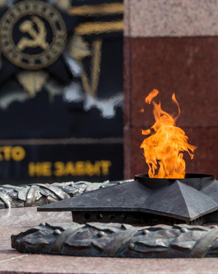 СК завёл дело против школьницы, пожарившей сосиски на Вечном огне