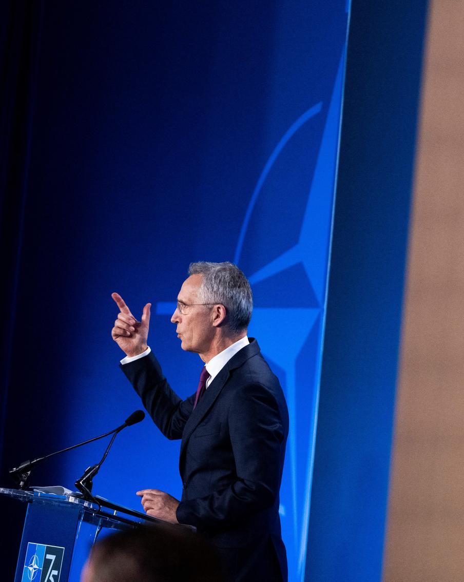 Генсек НАТО не поддержал идею сбивать летящие в сторону Польши ракеты