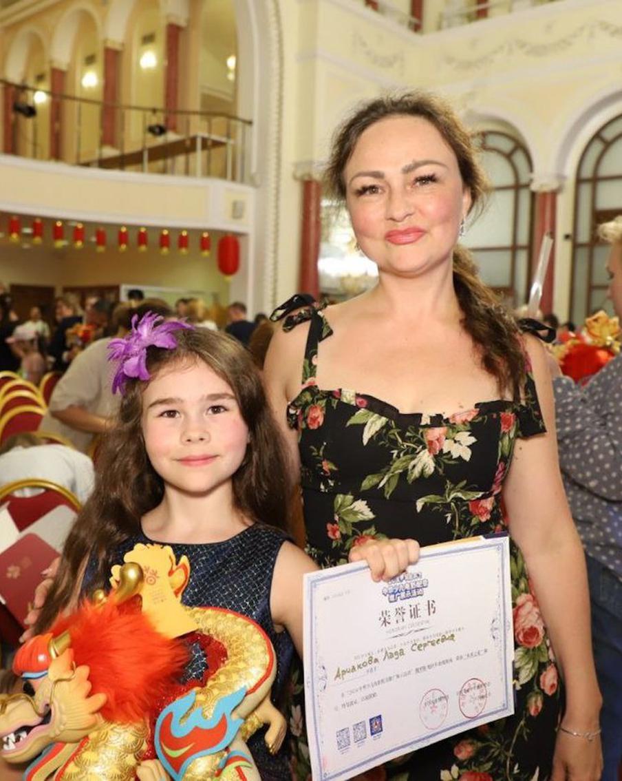 Актриса, певица и настоящий вундеркинд: как ребёнок в 10 лет успевает всё