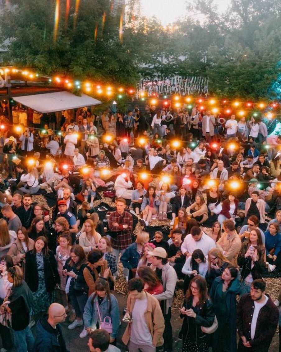 Летние московские тусовки: где в городе танцуют под звёздным небом