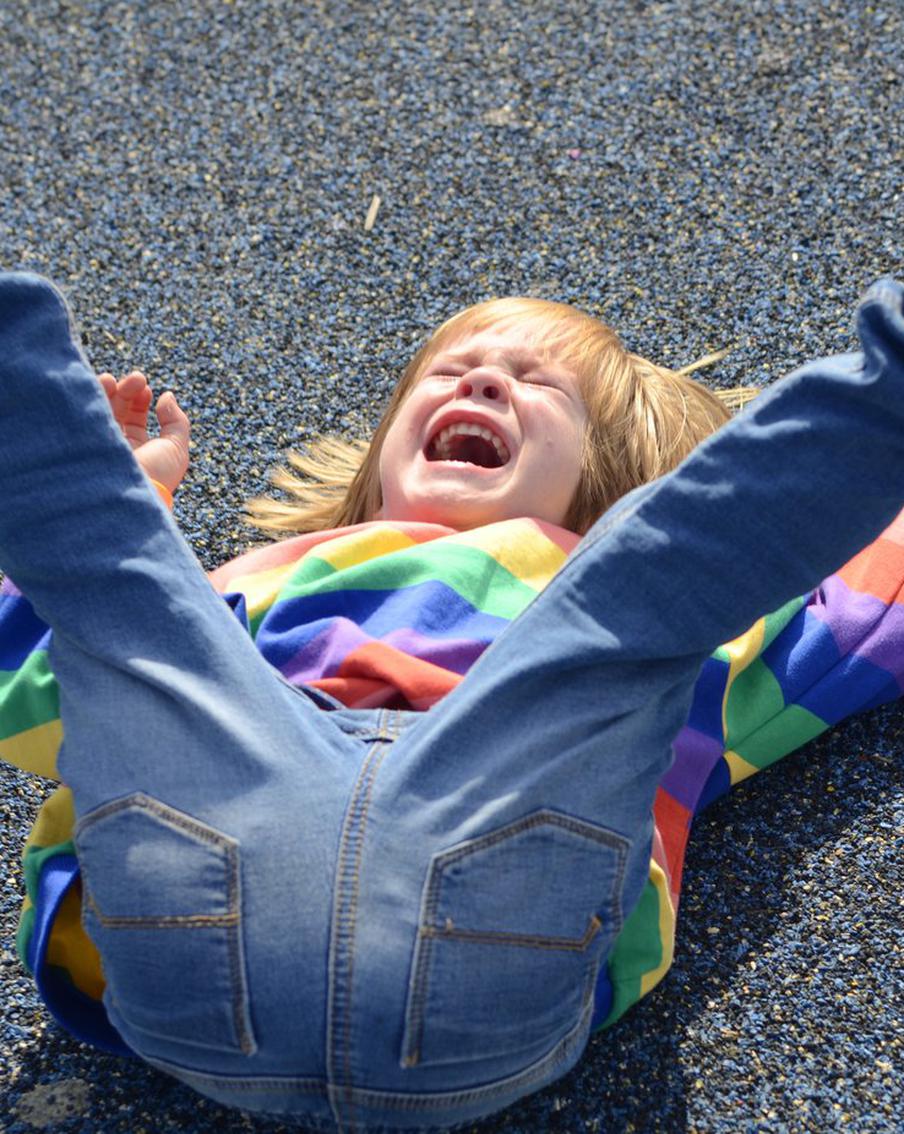 Многие родители позволяют детям буквально всё. Однако такая стратегия поведения только вредит младшим членам семьи