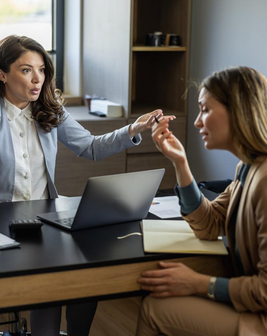 Идти в офис не хочется, потому что босс постоянно нападает на вас. Что делать в этой ситуации?