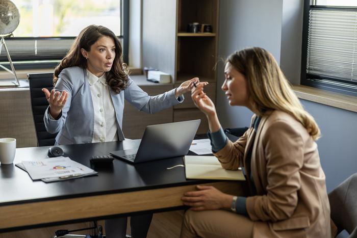 Идти в офис не хочется, потому что босс постоянно нападает на вас. Что делать в этой ситуации?