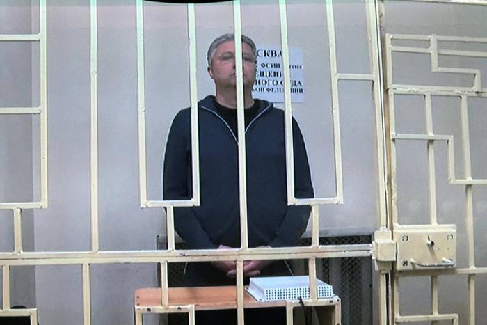 Бывший замминистра обороны Иванов попросил отпустить его из СИЗО как ветерана