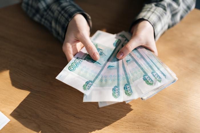 В Центробанке спрогнозировали замедление темпа роста реальных зарплат россиян в следующем году