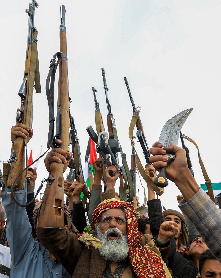 Йеменские хуситы отчитались о проведённой ракетной атаке. Целями стали израильский город и американский корабль