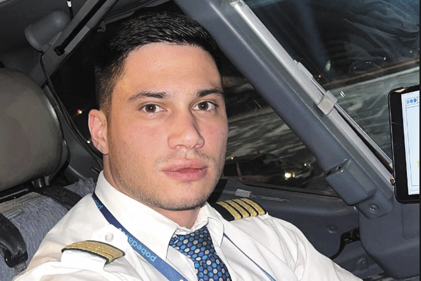 У красавца-бортпроводника "Аэрофлота" появились конкуренты