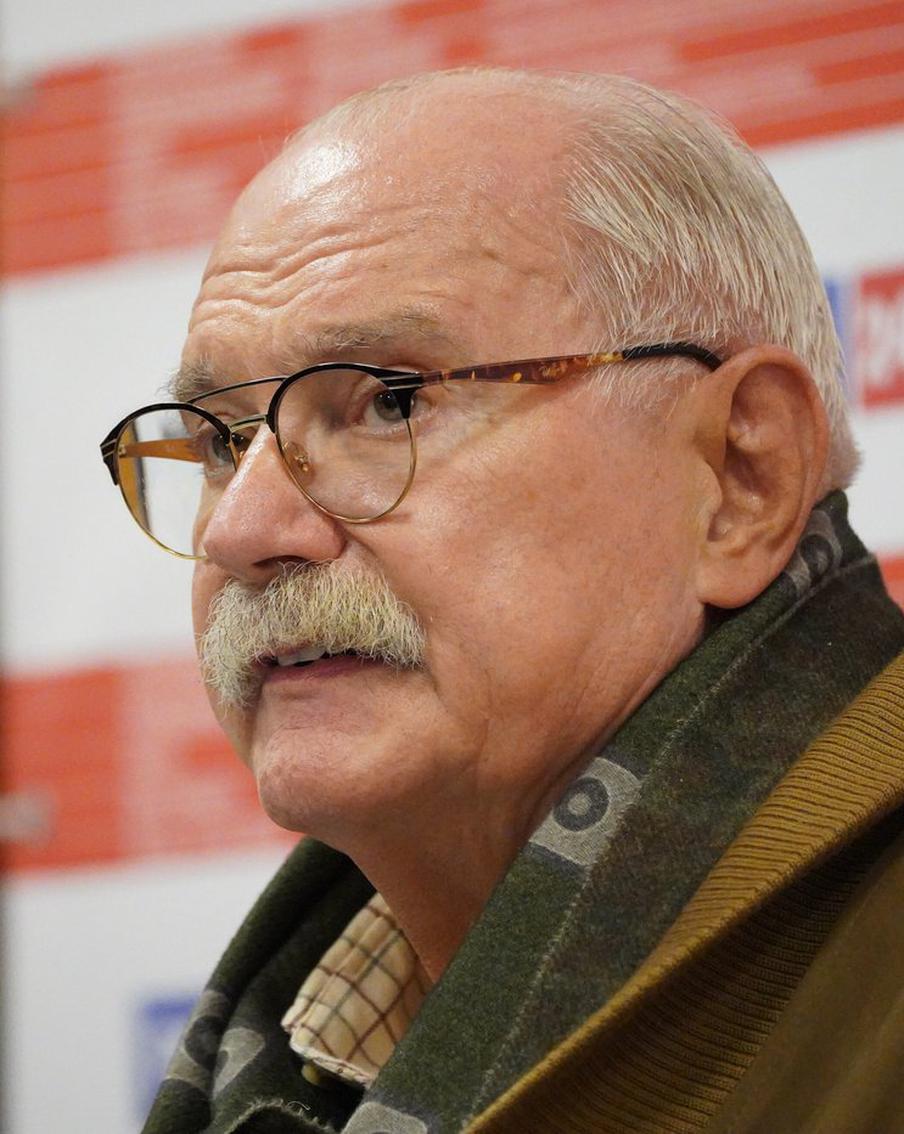 Михалков ответил на обвинение в доносе на Беркович на встрече в бане